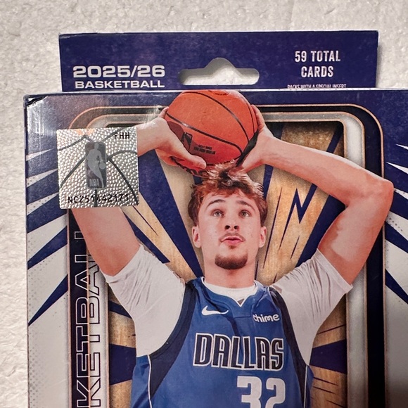 Topps 2025/26 NBA Hanger Box Trading Cards - Picture 3 of 8